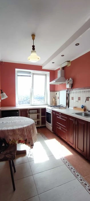 Продам 2к квартиру з ремонтом на Парусі.