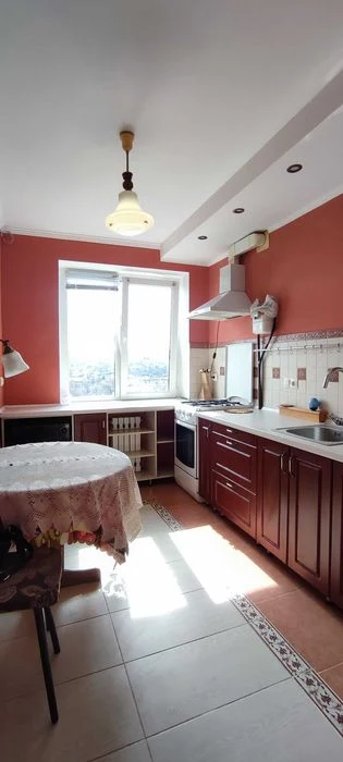 Продам 2к квартиру з ремонтом на Парусі.