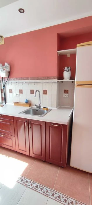 Продам 2к квартиру з ремонтом на Парусі.