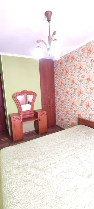 Продам 2к квартиру з ремонтом на Парусі.