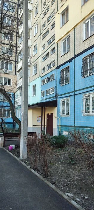 Продам 2к квартиру з ремонтом на Парусі.