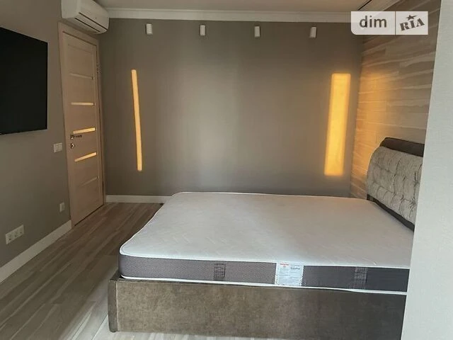 Продаж 4к квартири 90 кв. м на вул. Академіка Єфремова 29/22
