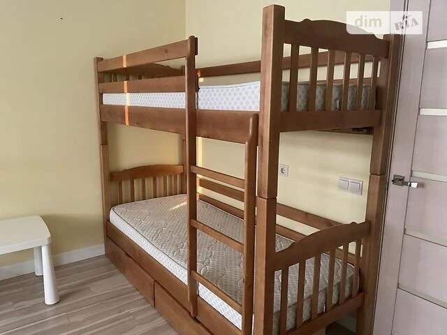 Продаж 4к квартири 90 кв. м на вул. Академіка Єфремова 29/22
