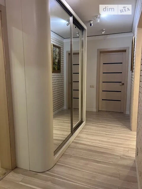 Продаж 4к квартири 90 кв. м на вул. Академіка Єфремова 29/22