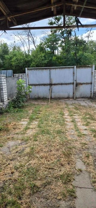 Продам пів будинку на Філіповці.