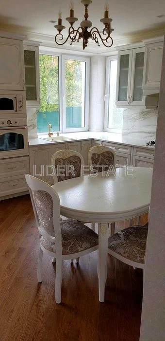 Продаж 2-поверхового таунхауса в Ужгороді: 3 кімнати, 150 м²