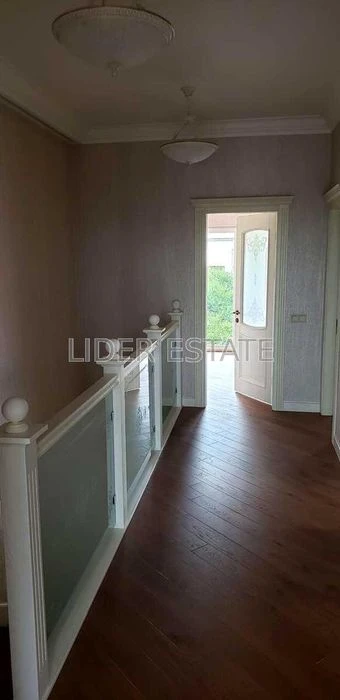 Продаж 2-поверхового таунхауса в Ужгороді: 3 кімнати, 150 м²