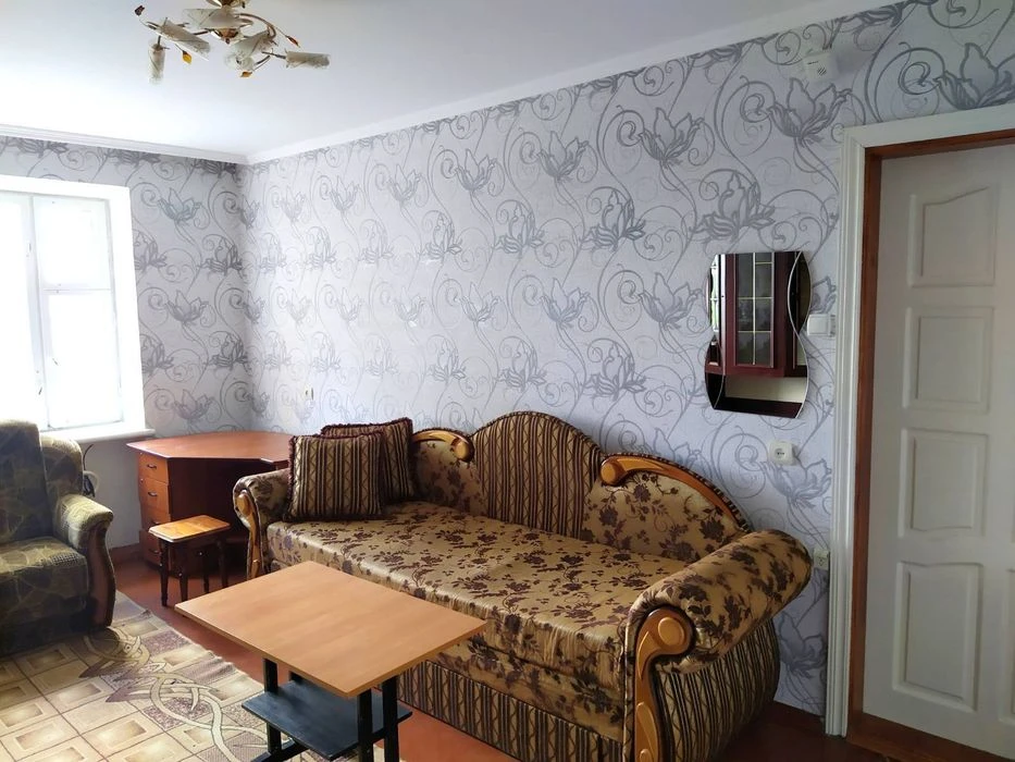 Світла 1к кімната Виставка не кутова, хороший житловий стан.