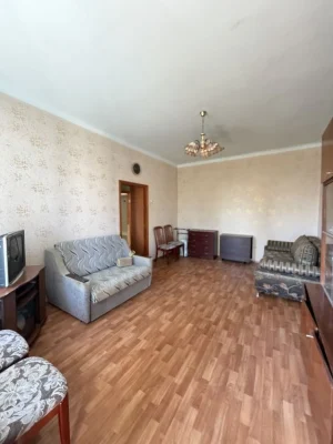 Продам 1к Сталинку 42 метра Героев Харькова 57/63