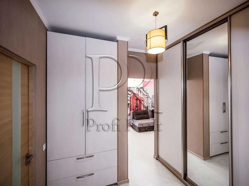 Квартира. Київ, Регенераторна вул., 4к