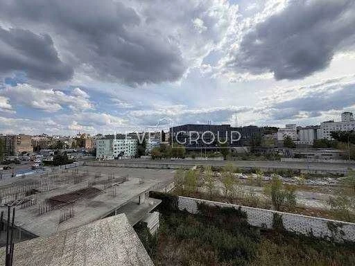 Продаж земельної ділянки під комерційну забудову, Поділ