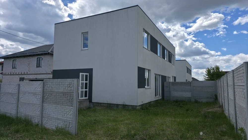 Продаж будинку з ділянкою