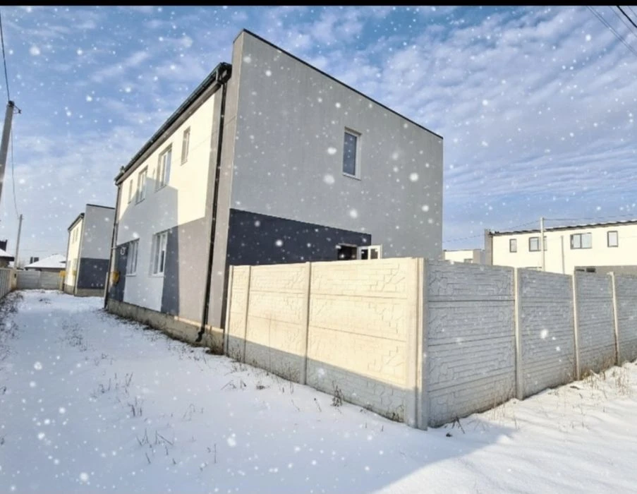 Продаж будинку з ділянкою