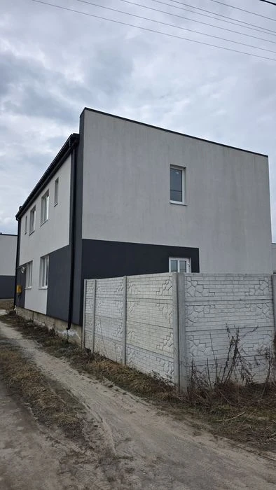 Продаж будинку з ділянкою