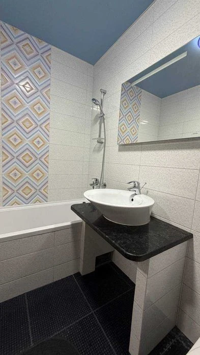 Продаж  2-кімнатної квартири з балконом 77,5 м² в Клубному Б