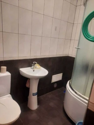 Продаж квартири 130 кв.м. на 1 поверсі з власним входом і га