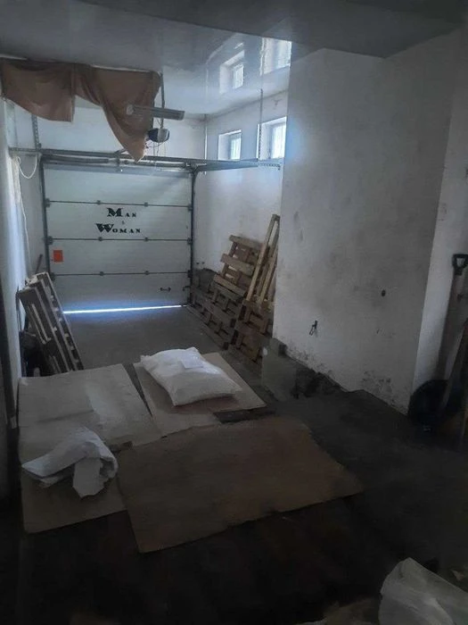 Продаж квартири 130 кв.м. на 1 поверсі з власним входом і га