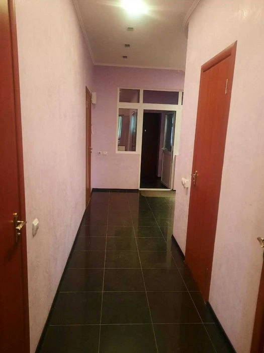 Продаж квартири 130 кв.м. на 1 поверсі з власним входом і га