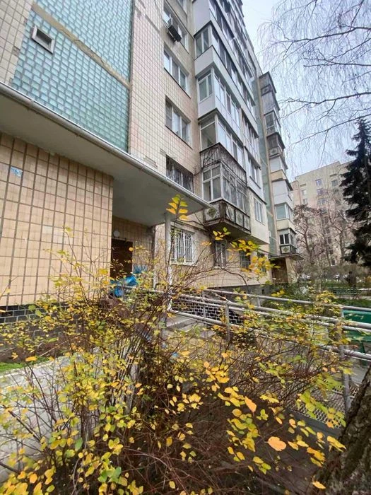 Трехкомнатная квартира в кирпичном спецпроекте на улице Тинис
