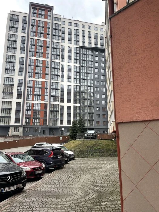 Продаж двокімнатної квартири на Новому світі