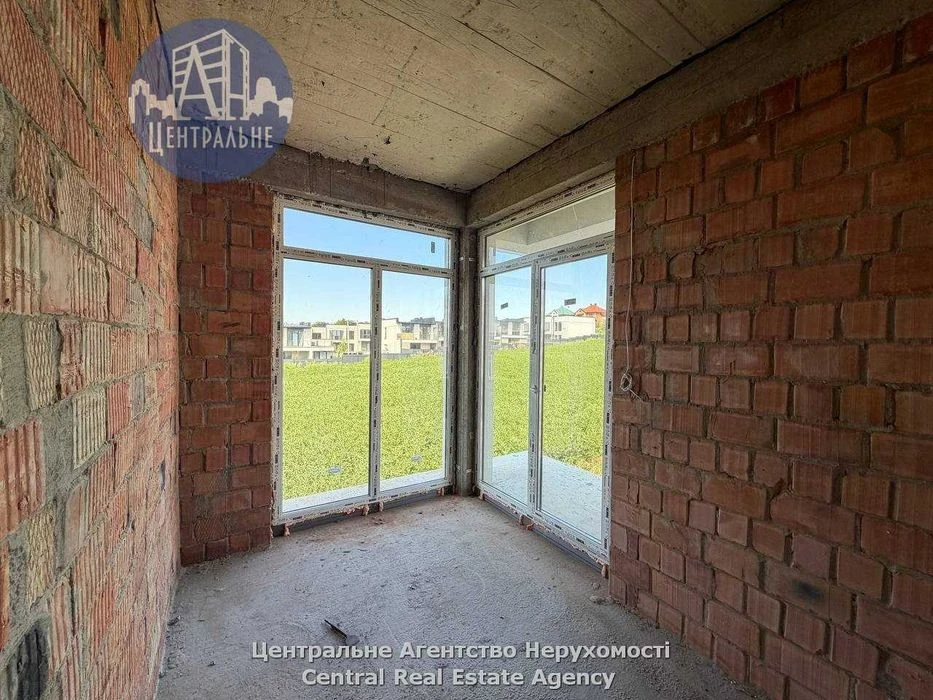 Продаж таунхаусу в закритому комплексі в передмісті Чернівці