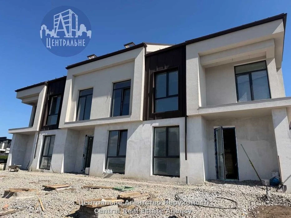 Продаж таунхаусу в закритому комплексі в передмісті Чернівці