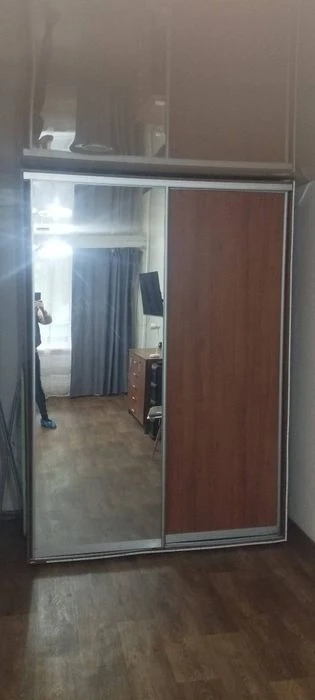 Продам 1кв.ж/м Тополь-2 в шикарной локаций  , второй этаж