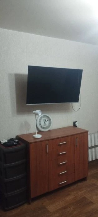 Продам 1кв.ж/м Тополь-2 в шикарной локаций  , второй этаж