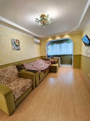 Продам квартиру с капитальним ремонтом на Тополе 3