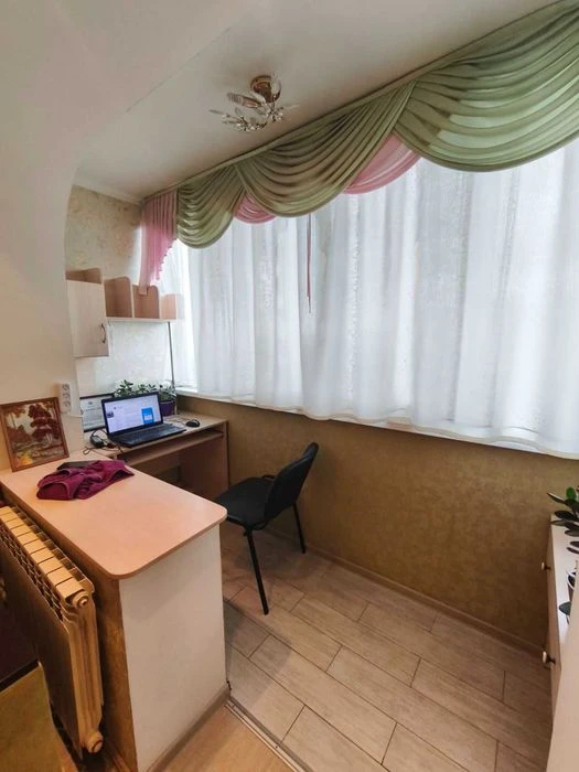 Продам квартиру с капитальним ремонтом на Тополе 3
