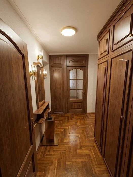 Продам трикімнатну квартиру 65 м² на вул. Писаржевського, 8