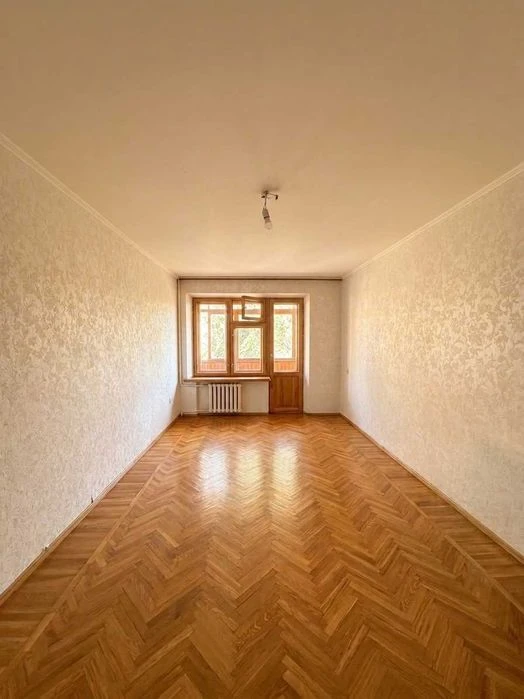 Продам трикімнатну квартиру 65 м² на вул. Писаржевського, 8