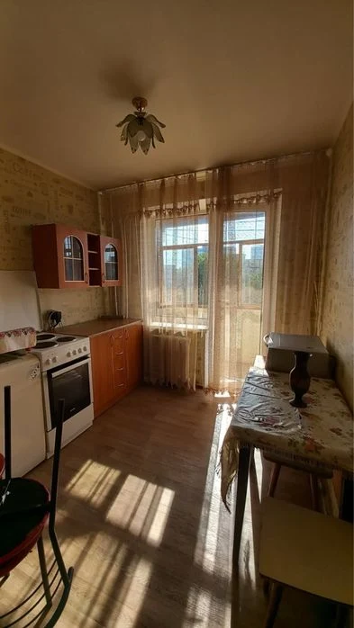 Продам 1 кв квартиру. В р-не метро!