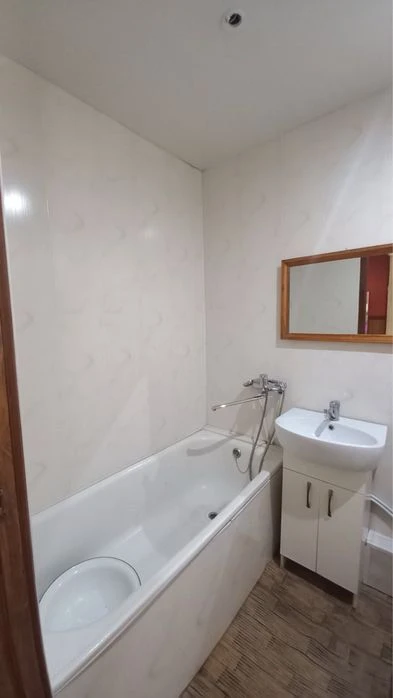 Продам 1 кв квартиру. В р-не метро!