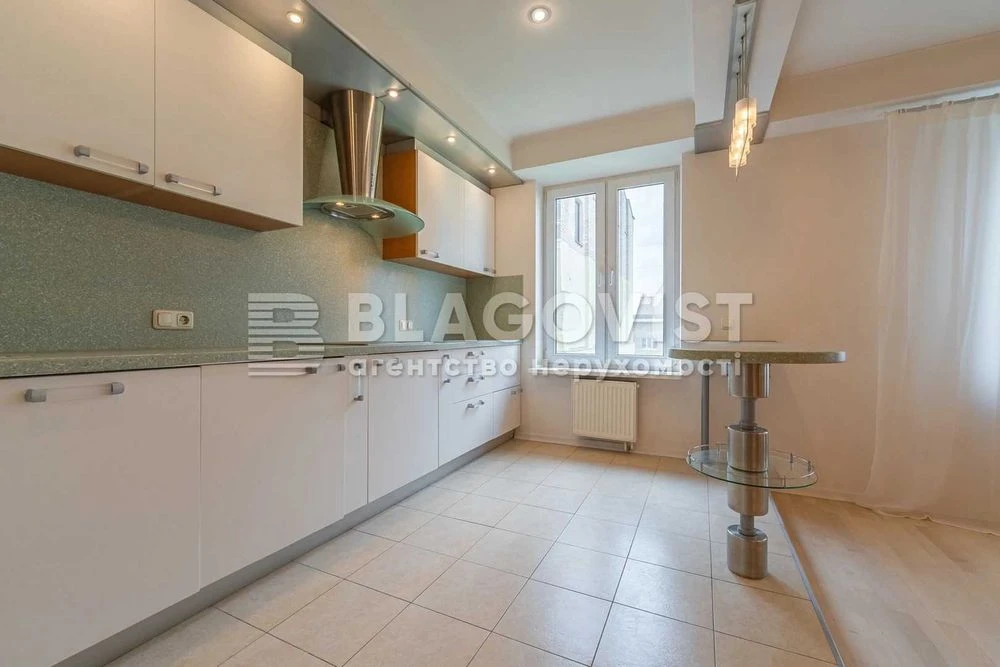 ТЕРМІНОВО продаж велика 3К Назарівська (Вєтрова), 7б