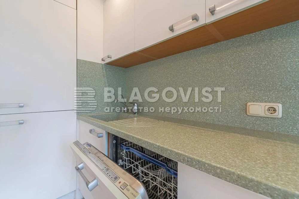 ТЕРМІНОВО продаж велика 3К Назарівська (Вєтрова), 7б
