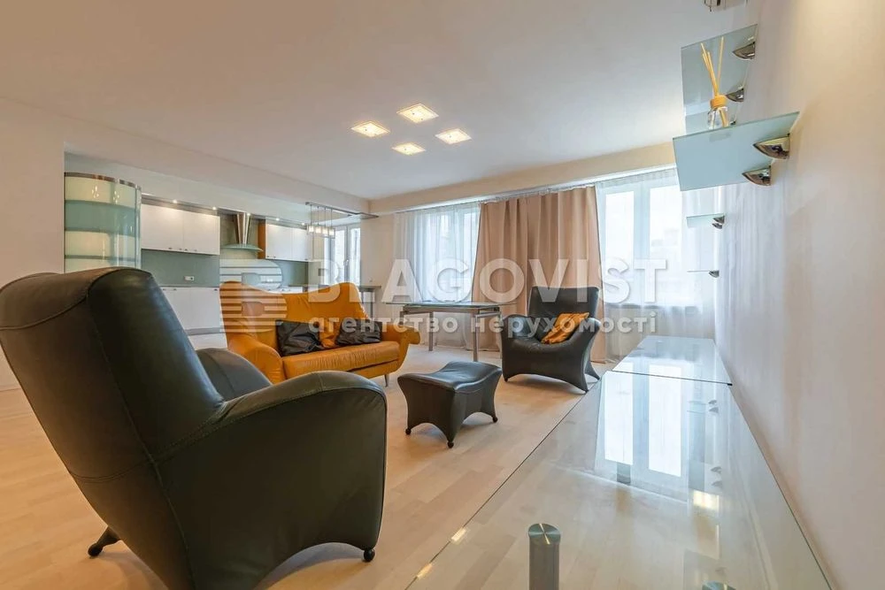 ТЕРМІНОВО продаж велика 3К Назарівська (Вєтрова), 7б