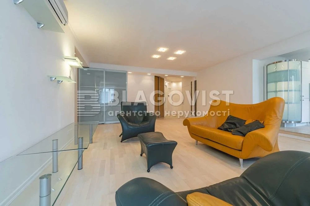 ТЕРМІНОВО продаж велика 3К Назарівська (Вєтрова), 7б