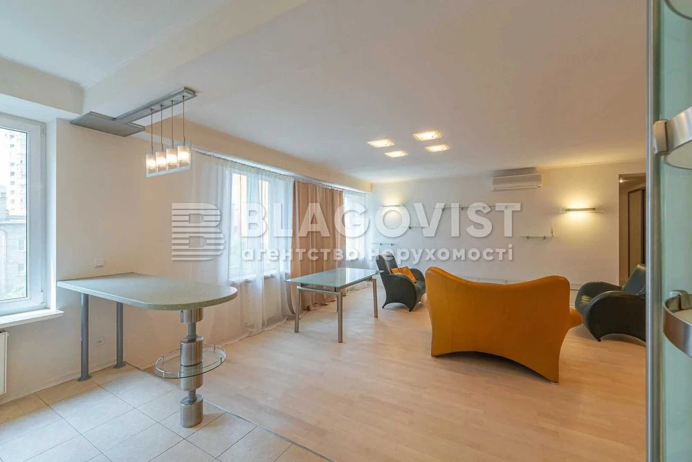 ТЕРМІНОВО продаж велика 3К Назарівська (Вєтрова), 7б