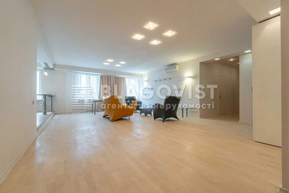 ТЕРМІНОВО продаж велика 3К Назарівська (Вєтрова), 7б