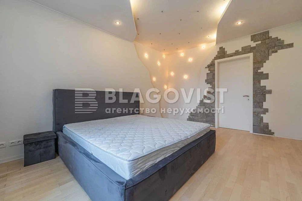 ТЕРМІНОВО продаж велика 3К Назарівська (Вєтрова), 7б