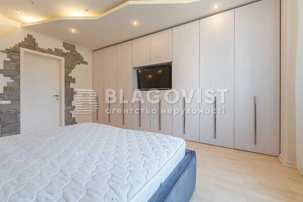 ТЕРМІНОВО продаж велика 3К Назарівська (Вєтрова), 7б