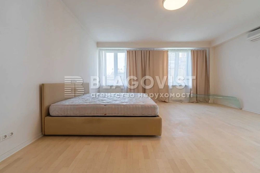 ТЕРМІНОВО продаж велика 3К Назарівська (Вєтрова), 7б