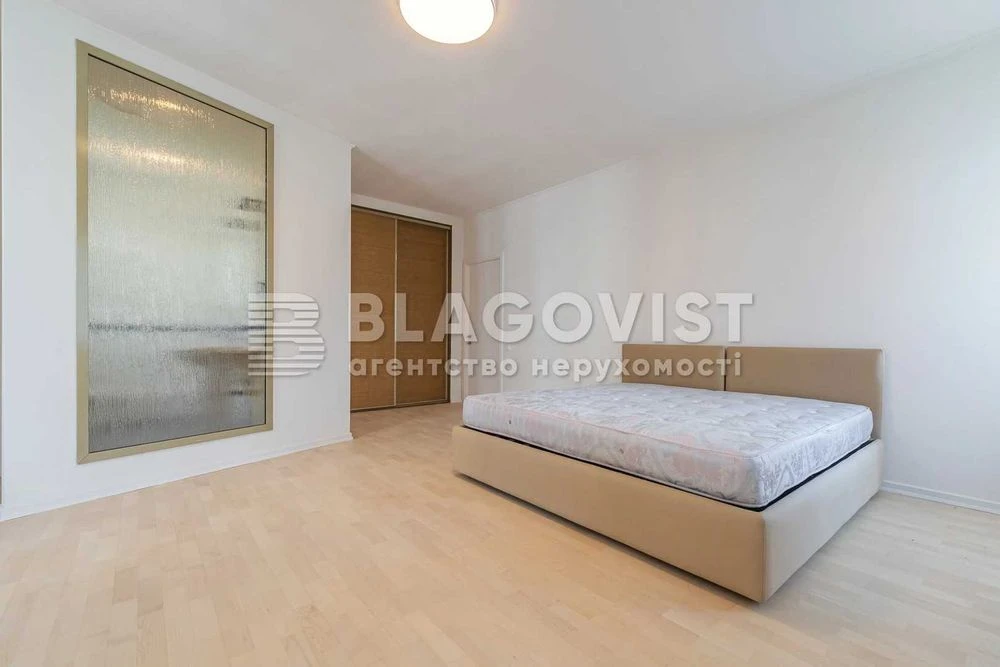 ТЕРМІНОВО продаж велика 3К Назарівська (Вєтрова), 7б