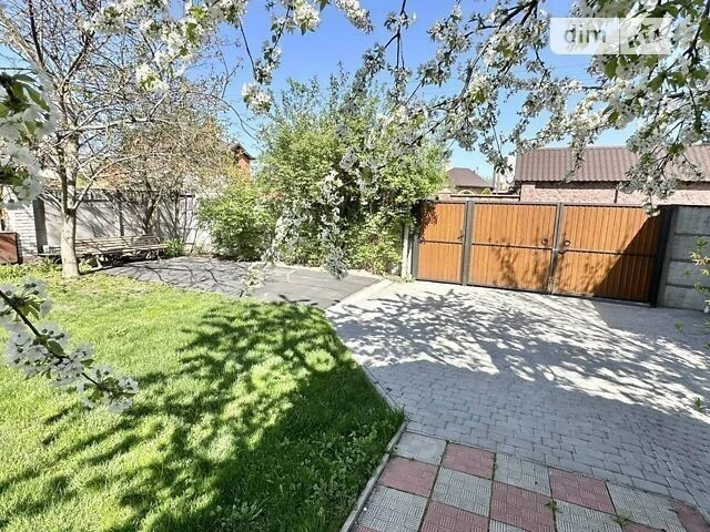 Довгострокова оренда будинку від посередника бесідка на вул.