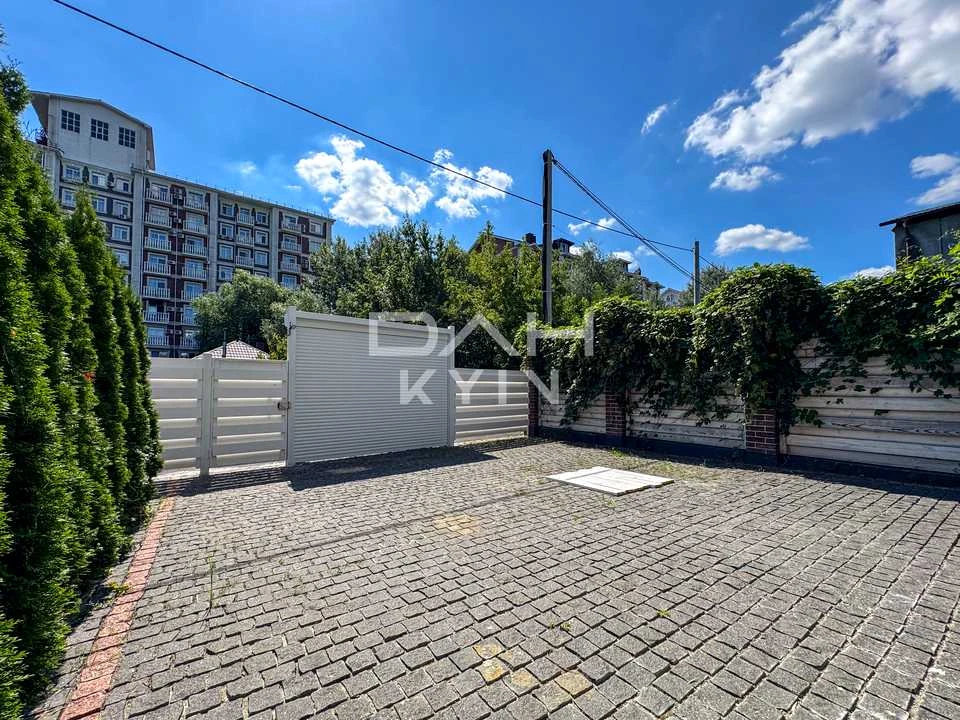 Будинок. Київ, Дмитра Луценка вул. (Крейсера "Аврора")