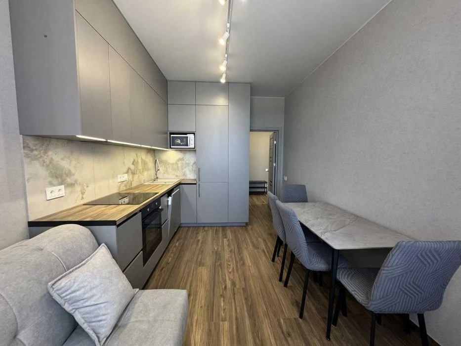 Продаж 1-кімнатної 40.8 м² з кухнею-вітальнею та гардеробом