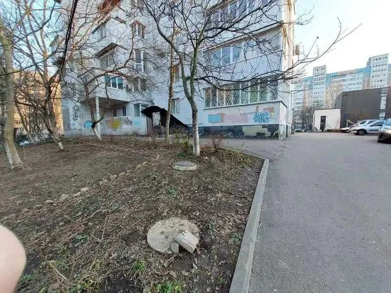 1К 37М² на 1 поверсі, Ільфа та Петрова — ФАСАДНЕ приміщення