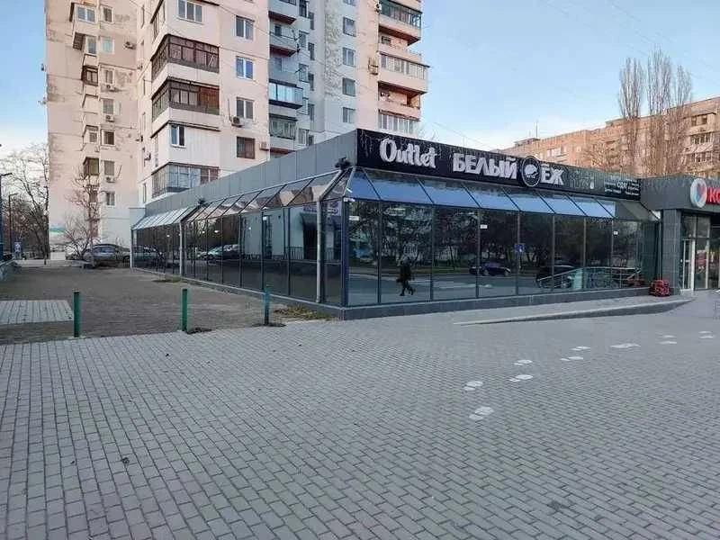 1К 37М² на 1 поверсі, Ільфа та Петрова — ФАСАДНЕ приміщення