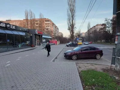 1К 37М² на 1 поверсі, Ільфа та Петрова — ФАСАДНЕ приміщення